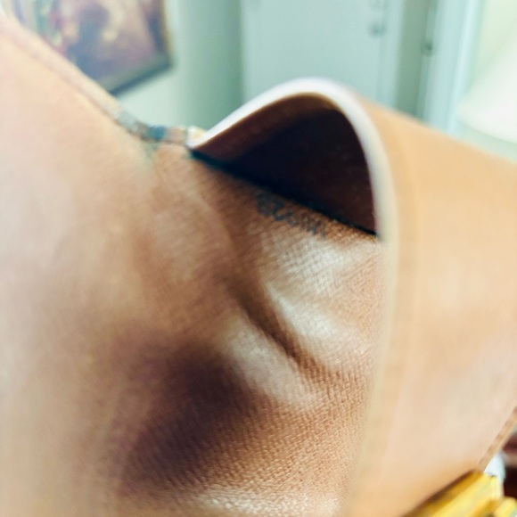 Louis Vuitton Monogram Leather Vintage 4 Hooks Key Holder - Picture 9 of 16